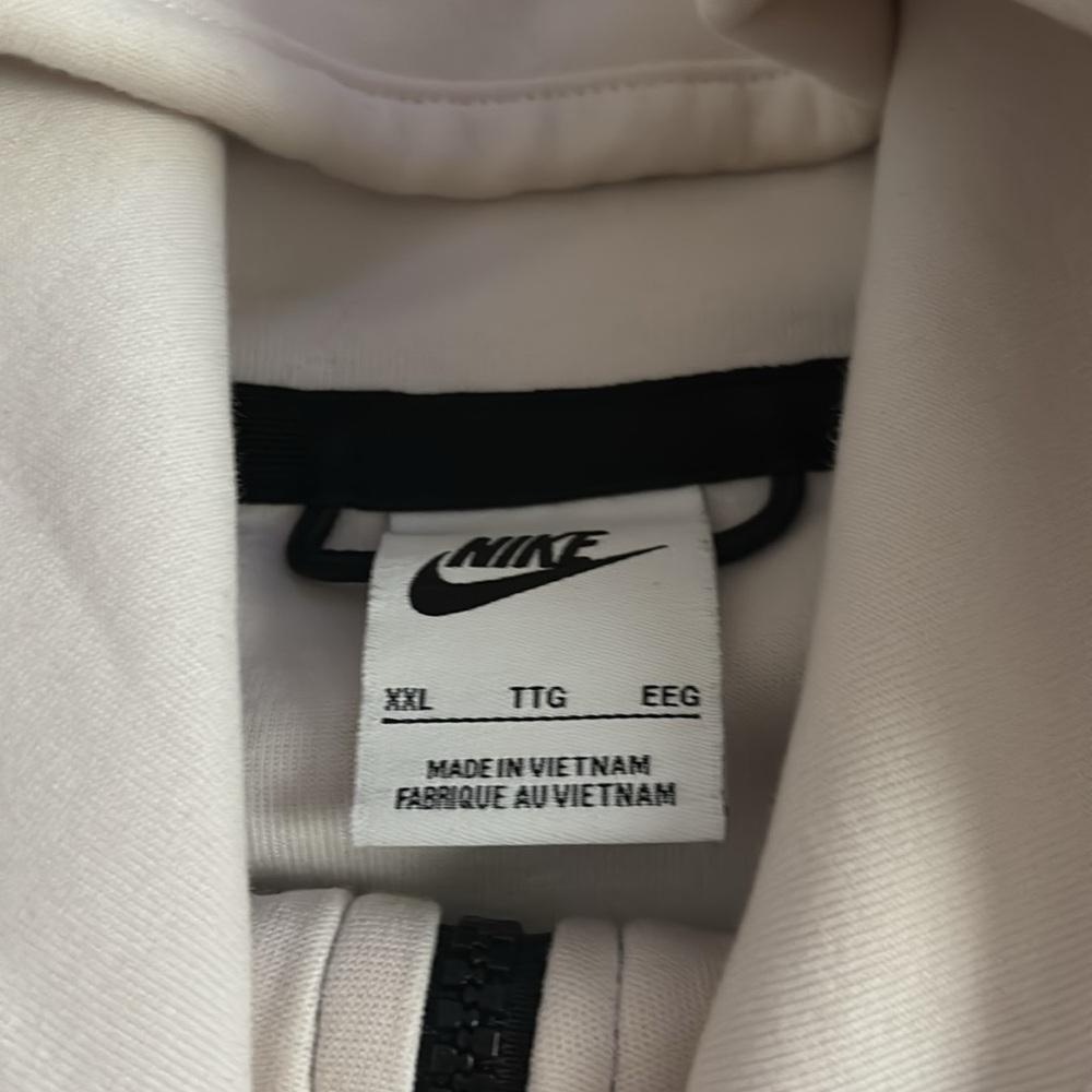 nike tech - Picture 2 of 2